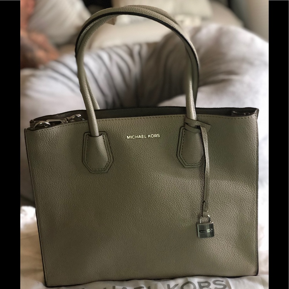 SOLD! MK Pebbled Leather Mercer Tote w/Gift